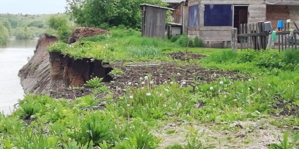 Трагедии глава алтайского сельсовета отверг опасения местных жителей надвигающемся оползне