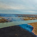 Каменские пожарные оцепили полыхающий несколько суток остров Оби