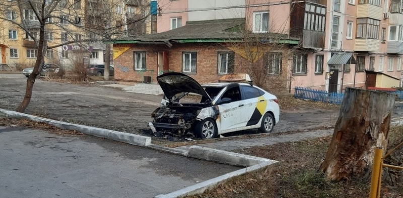 Полиция занялась проверкой ночной акции поджогом автомобилей такси Бийске