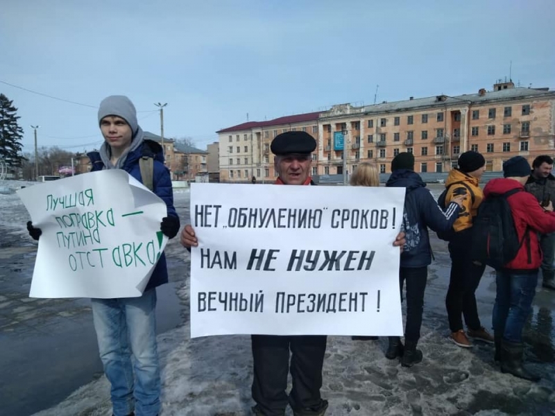 Коммунисты Алтая провели местах пикеты против обнуления после запрета митинга Барнауле